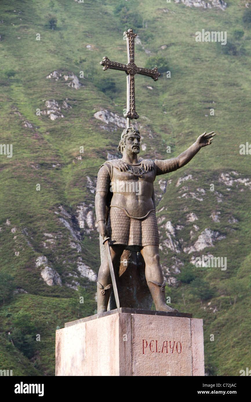 Statue von Don Pelayo/Pelagius von Asturien, in Covadonga. Stockfoto