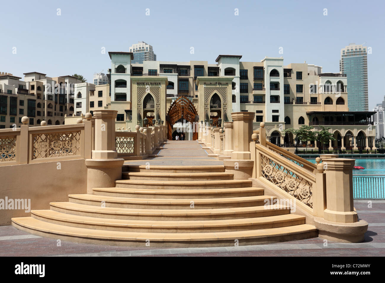 Brücke zum Souk Al Bahar in der Nähe von Dubai Mall, Vereinigte Arabische Emirate Stockfoto