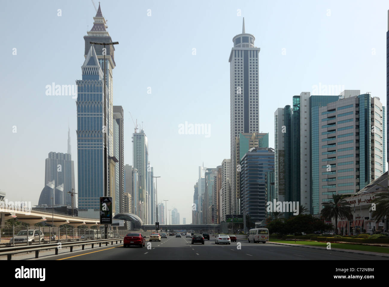 Sheikh Zayed Road in Dubai, Vereinigte Arabische Emirate Stockfoto