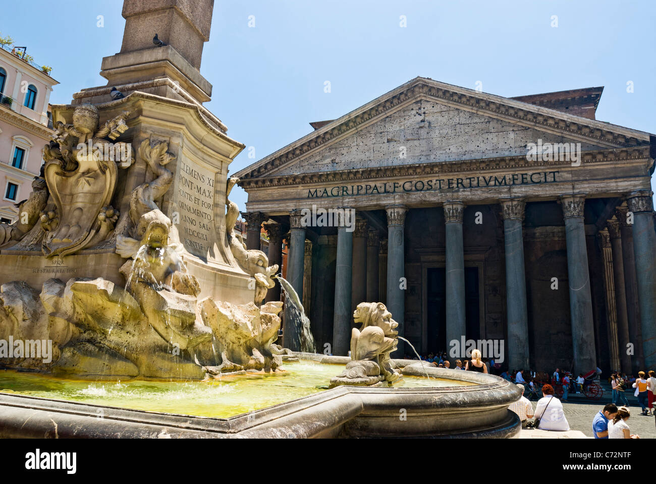 Rom, Italien. Die Piazza della Rotonda, Fontana e Obelisco und das Pantheon. Stockfoto