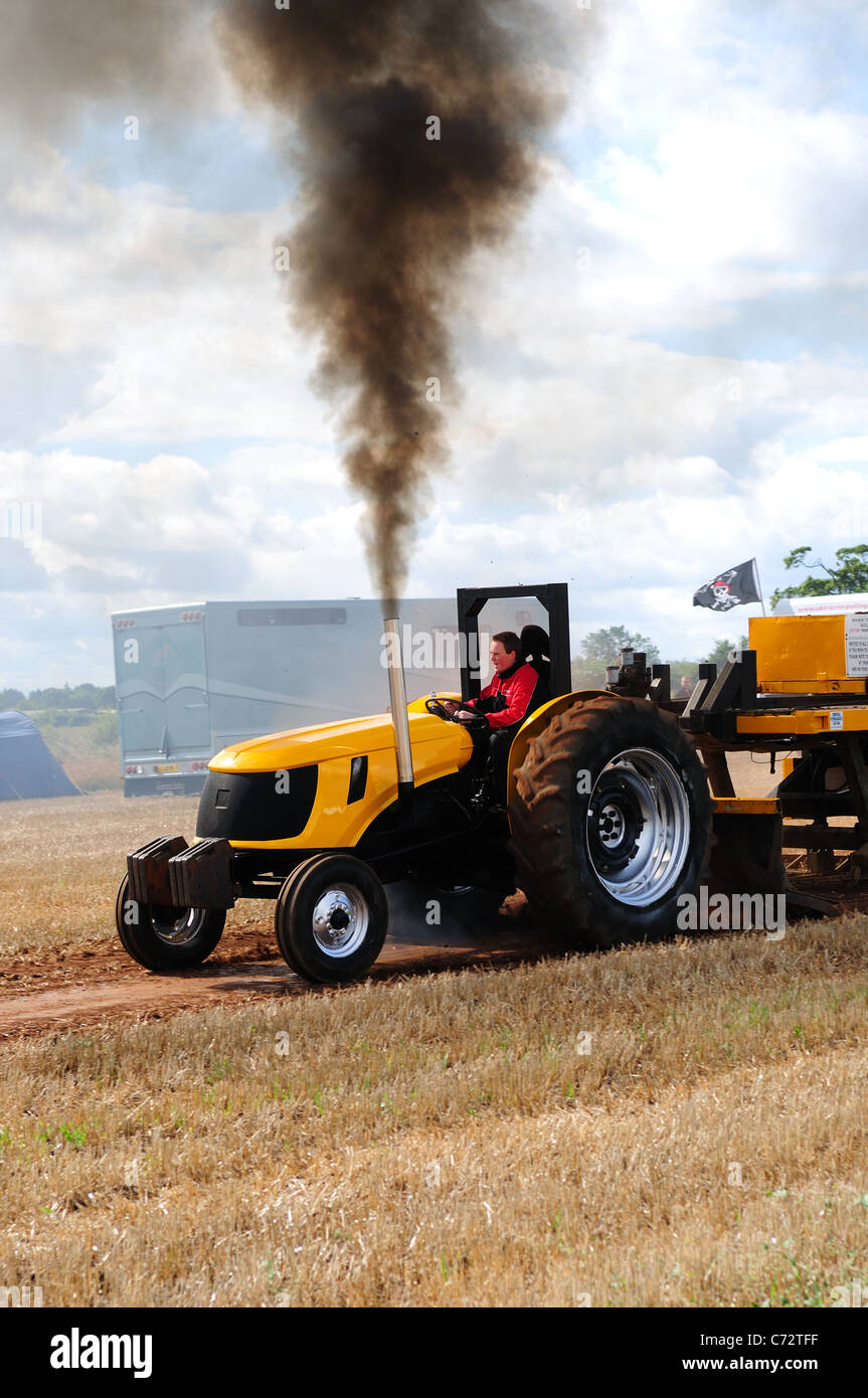 Tractor Pulling. Moorgreen Agrarmesse Nottinghamshire England. Stockfoto