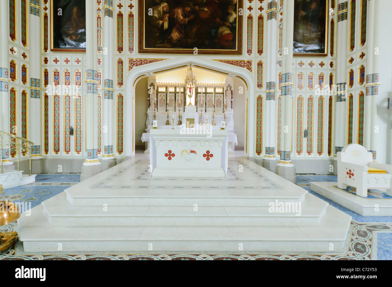 Reich verzierten Altar in eine römisch-katholische Kapelle Stockfoto