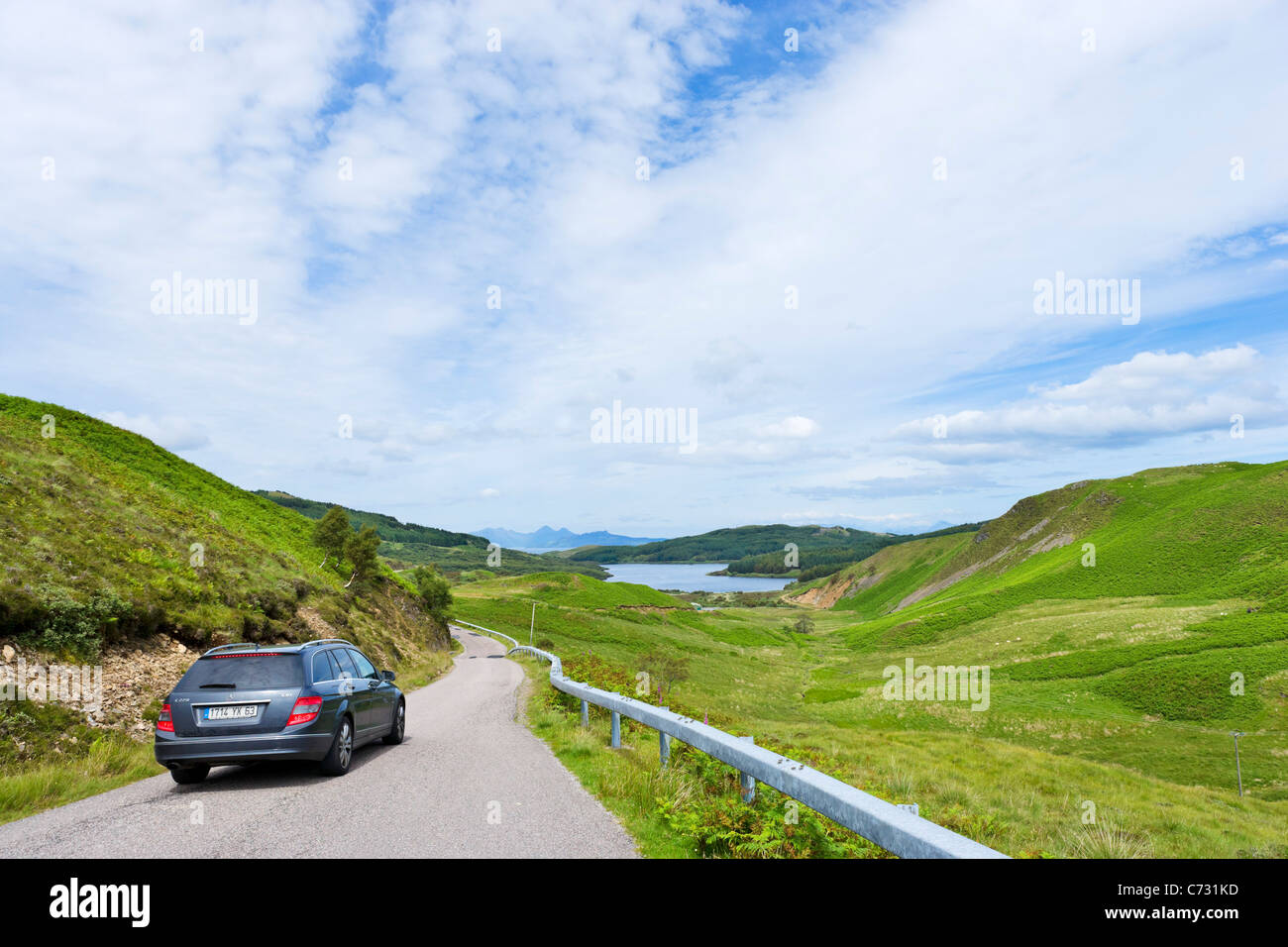 Französische Autos auf der Straße zu Kilchoan auf der Ardnamurchan Halbinsel, Lochabar, Schottisches Hochland, Schottland Stockfoto