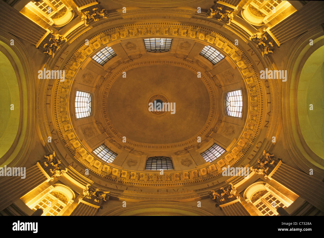 Institut de France klassischen französischen barocken Palast fünf Akademien Französischkenntnisse seit 1805 erfüllen die sogenannten unsterblichen unter Stockfoto