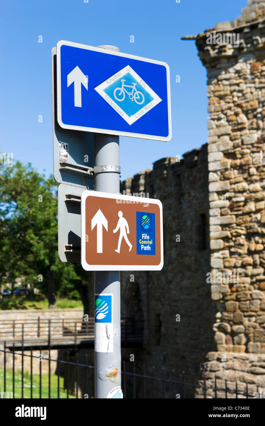 Zeichen für die Fife Coastal Path und Königreich von Fife Millenniums-Radweg in der Nähe von Castle, St. Andrews, Fife, Central Scotland, UK Stockfoto