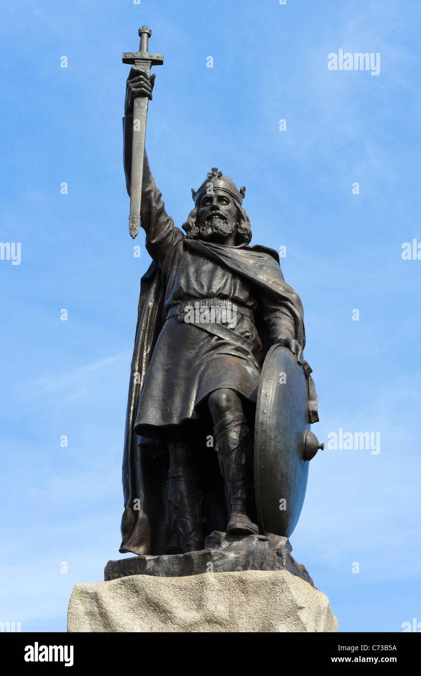 Statue von König Alfred der große am Broadway in der Stadtzentrum, Winchester, Hampshire, England, UK Stockfoto