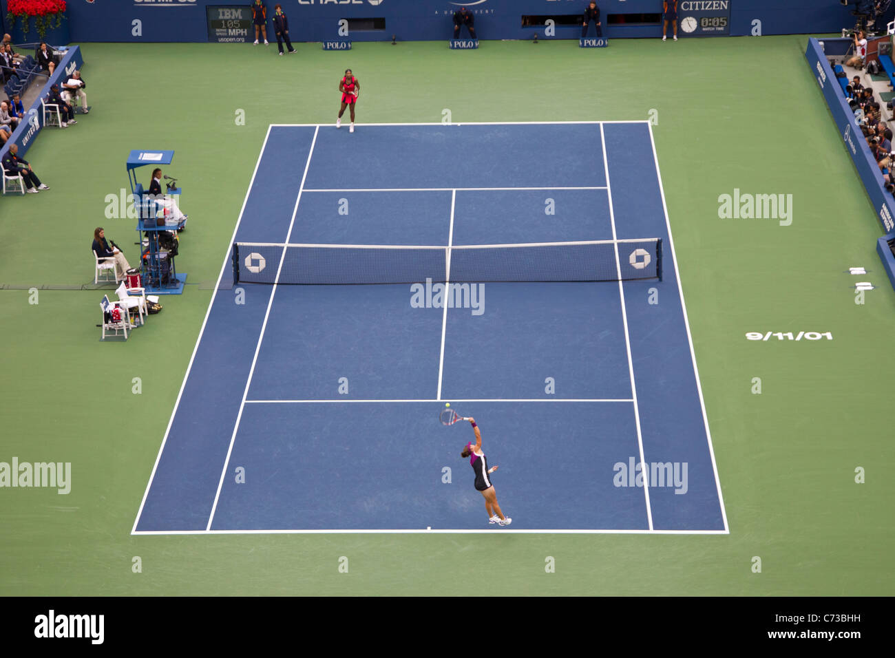Samantha Stosur (AUS)-Gewinner im Wettbewerb gegen Serena Williams (USA) im Finale der Frauen bei den 2011 US Open Tennis. Stockfoto