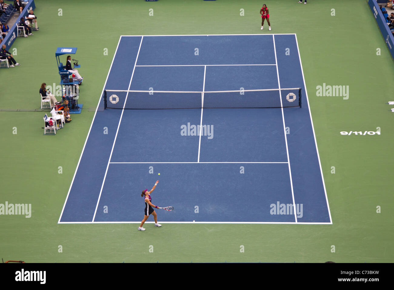 Samantha Stosur (AUS)-Gewinner im Wettbewerb gegen Serena Williams (USA) im Finale der Frauen bei den 2011 US Open Tennis. Stockfoto