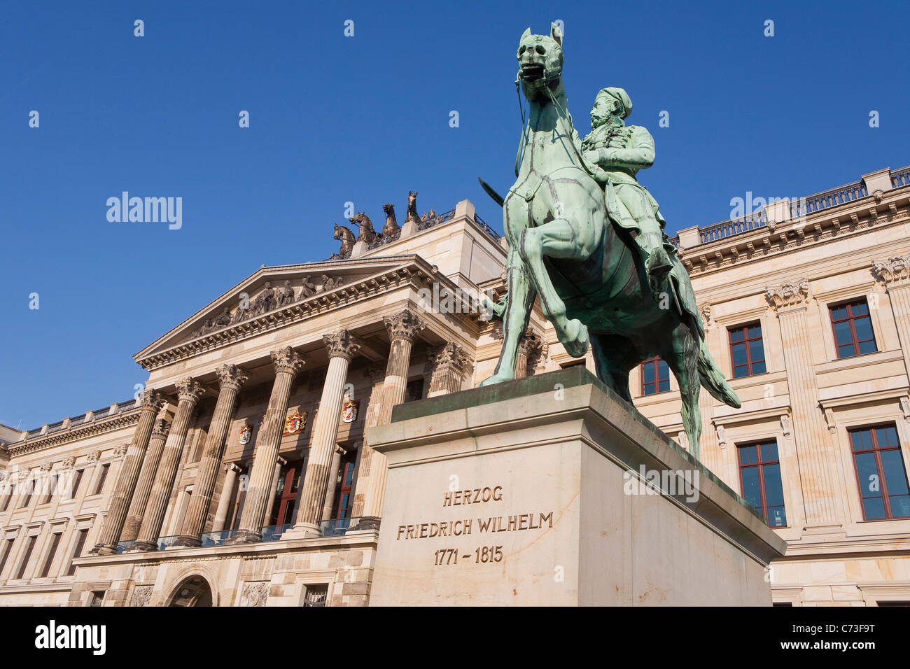 Rekonstruierte Braunschweig Palast jetzt ein Einkaufszentrum mit Pferdesport Denkmal von Friedrich Wilhelm Braunschweig Braunschweig niedriger Stockfoto