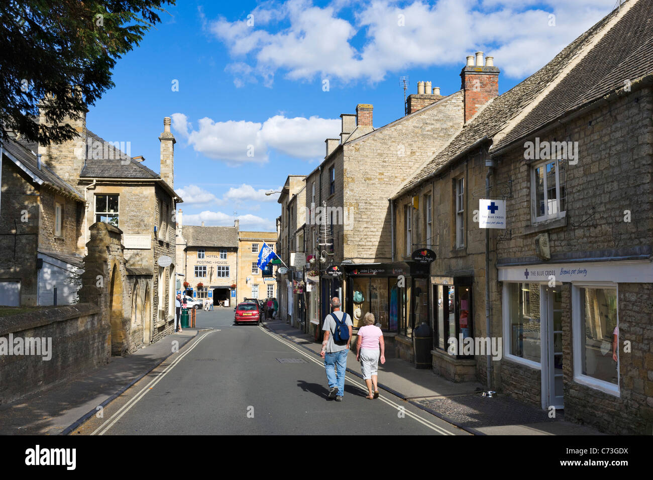 Church Street im Zentrum der Stadt von Stow-on-the-Wold Cotswolds, Gloucestershire, England, UK Stockfoto