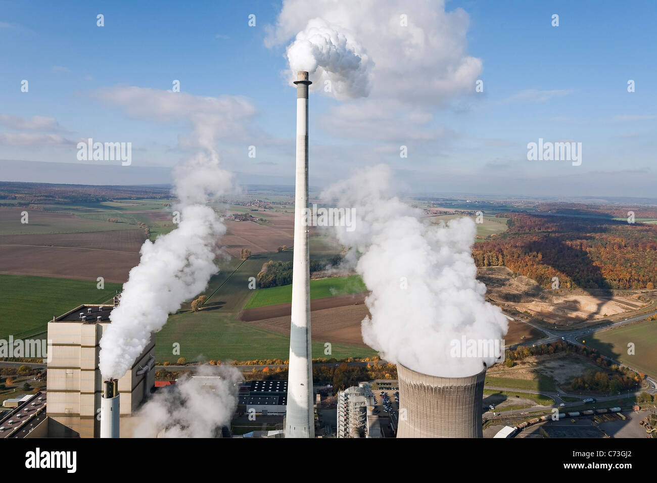 Luftaufnahme von einem Fossil befeuerte Kraftwerk mit Kühlung Türme Kraftwerk Buschhaus Helmstedt Niedersachsen Norddeutschland Stockfoto