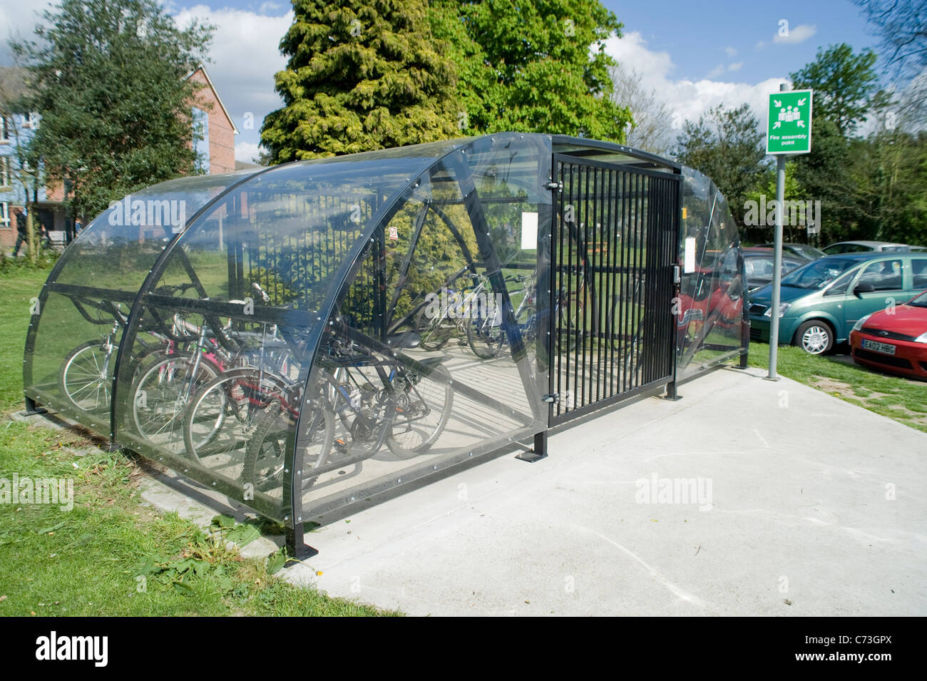 Einen sicheren Platz zum Parken Sie des Fahrrads bei der Arbeit. Stockfoto