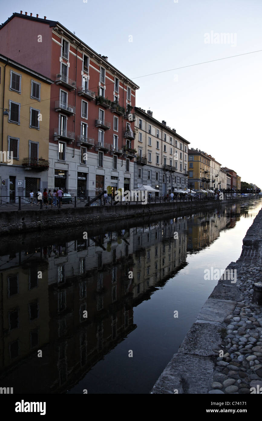 Naviglio Grande - einer belebten Gegend im Zentrum von Mailand mit einer Open-Air-Markt und vielen trendigen Bars und restaurants Stockfoto