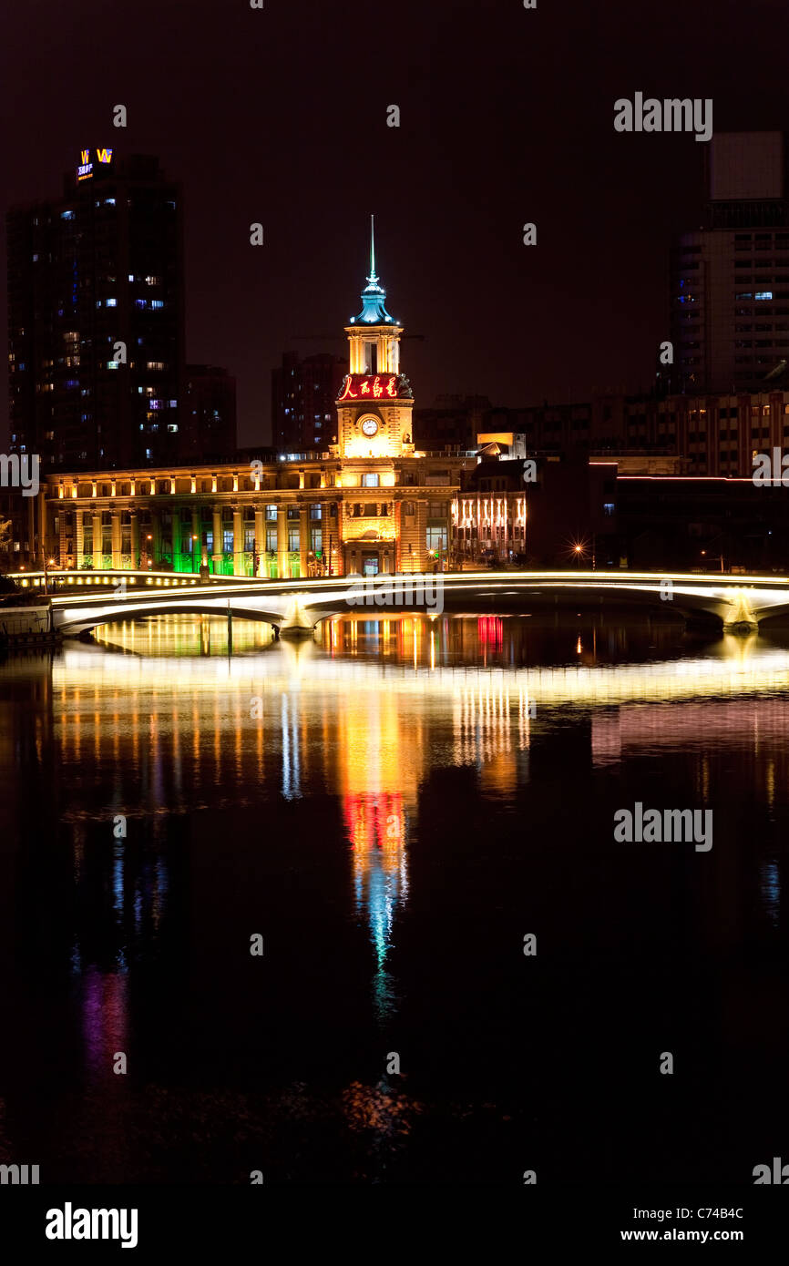 Suzhou Creek, General Post Office building, Nachtbeleuchtung, Shanghai, China Stockfoto