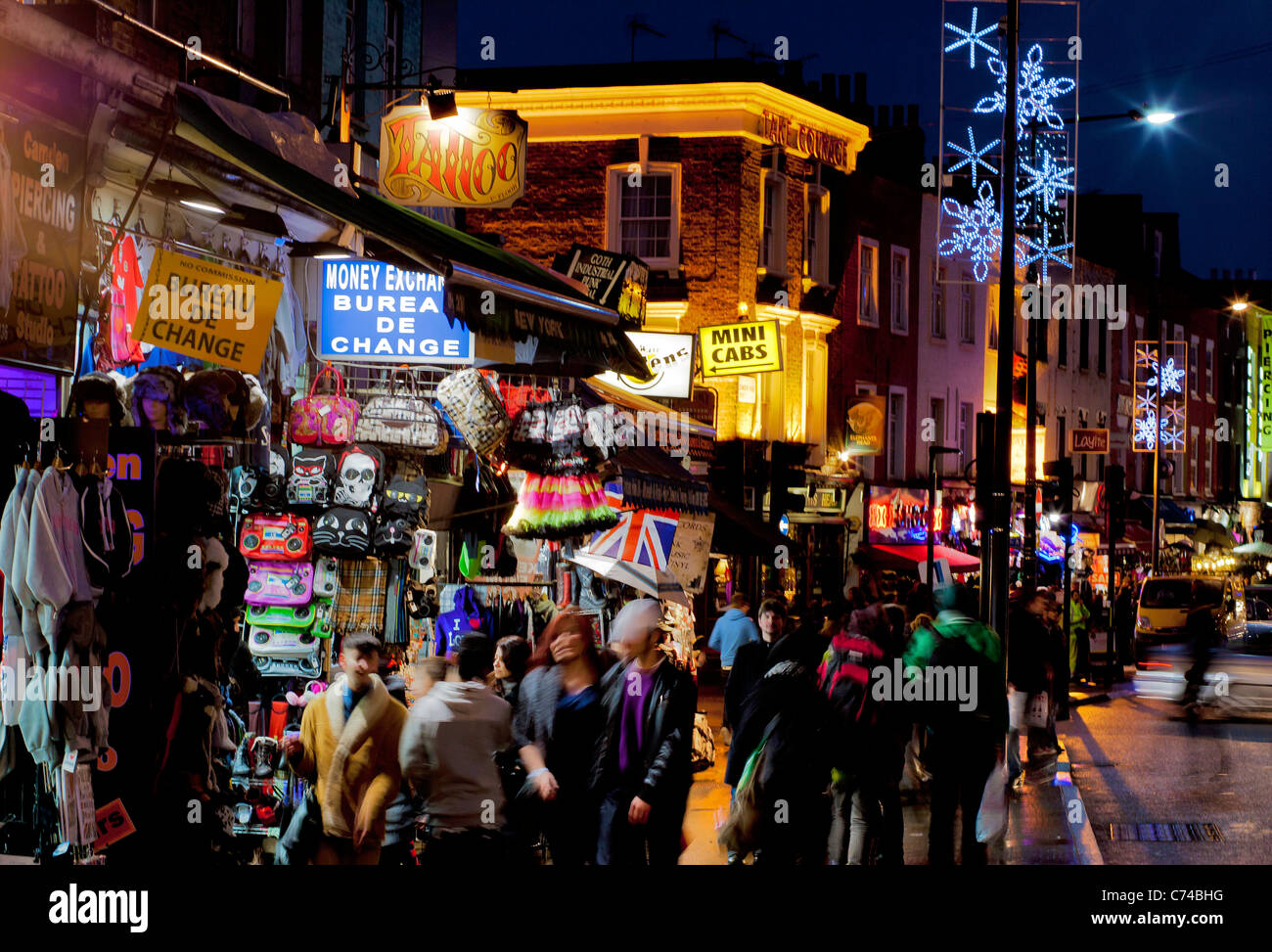 Abend-Massen, Straßenszene, Camden High Street, London, England, UK, Europa Stockfoto