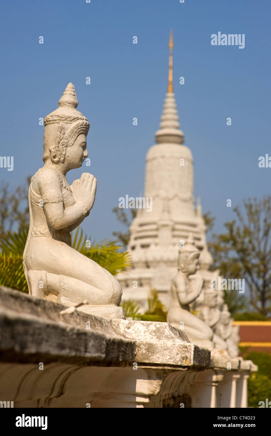 Eine Abbildung einer betenden Apsara-Frau im Schlossgarten Phnom Penh Kambodscha Stockfoto
