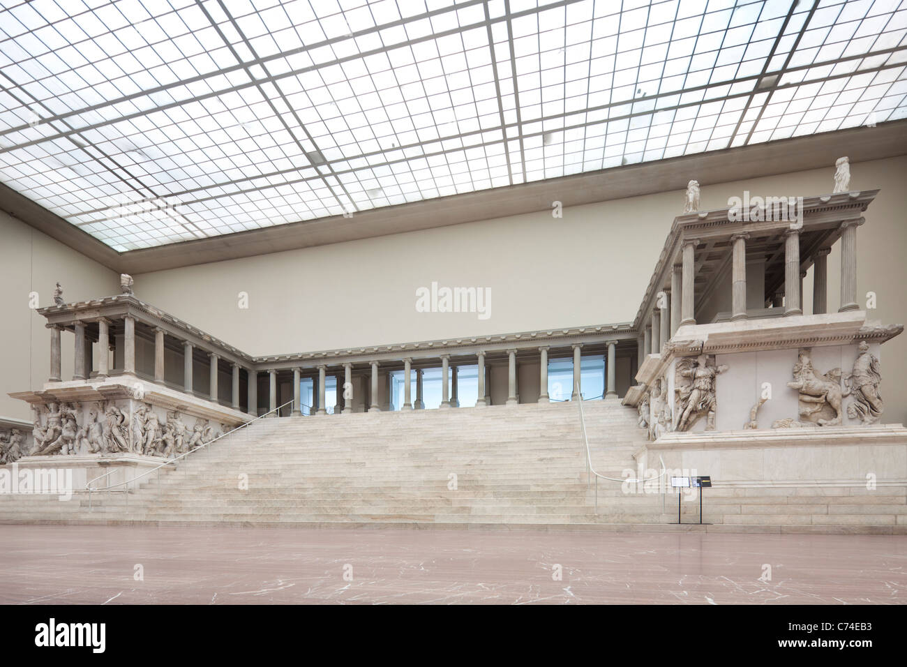 Der Pergamon-Altar, Pergamon Museum, Berlin, Deutschland Stockfoto