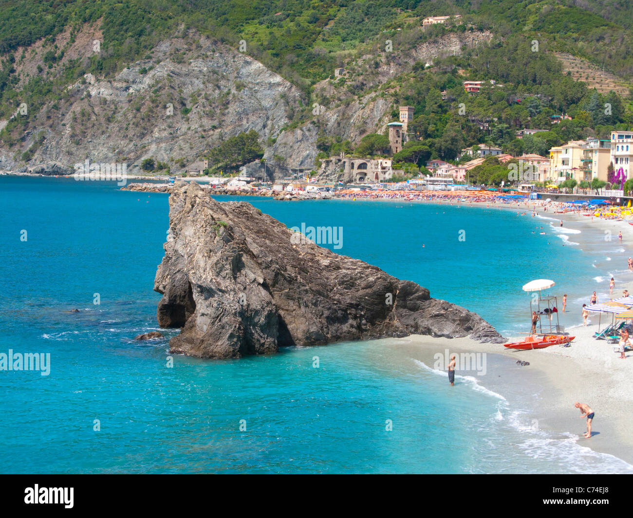 Rock am Badestrand von Monterosso al Mare, Cinque Terre, UNESCO-Weltkulturerbe, Ligurien di Levante, Italien, Mittelmeer, Europa Stockfoto