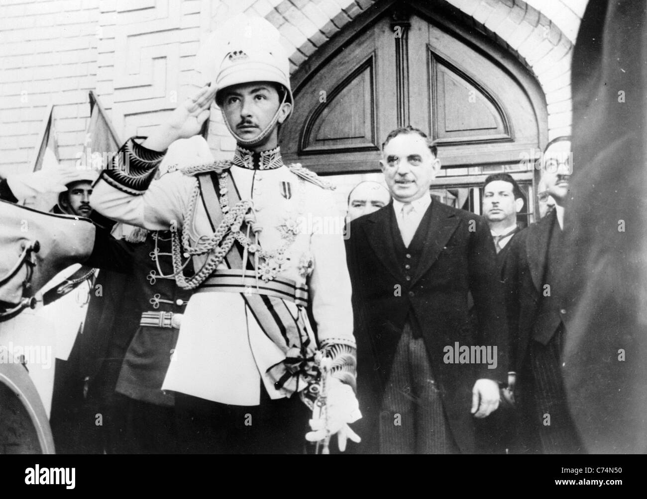 Eröffnung des Irak Parlaments vom Regenten. Die Regent mit dem Premierminister General Nuri Said as-zu seiner linken. 1942 Stockfoto