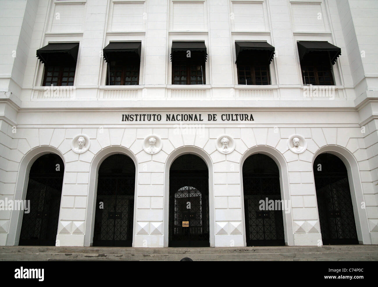 Nationale Kultur Institut von Panama, wichtigsten Bürogebäude, Paseo de Las Bóvedas, Panama-Stadt. Es erschien in Casino Royale. Stockfoto