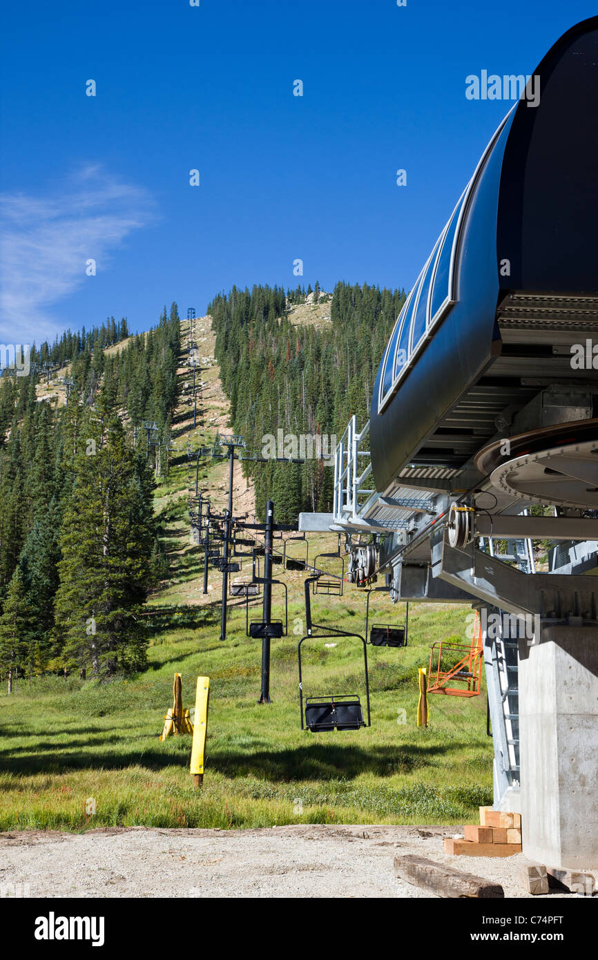 Sommer-Ansicht der Monarch-Berge-Skischaukel liegt auf 10.790' Höhe in der Sawatch Range der Rocky Mountains, Colorado, USA Stockfoto