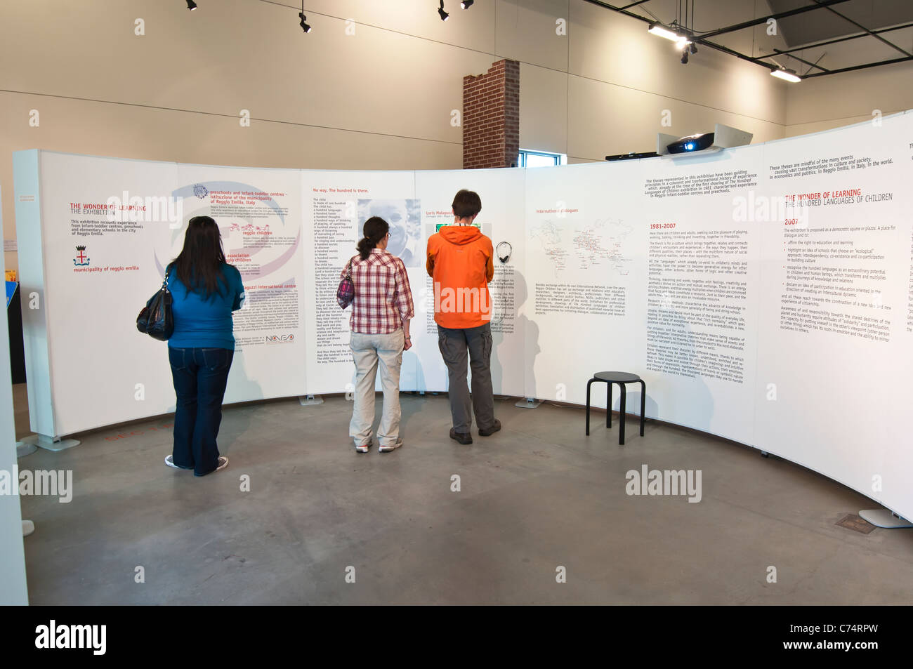 Die Frage des Lernens-Ausstellung in einem Museum. Stockfoto