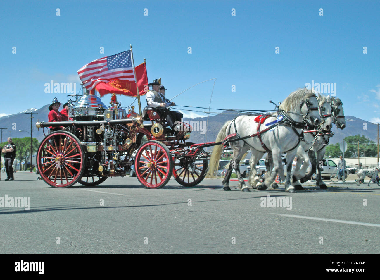 USA, California, Bischof 37. Mule Tage, Parade, 1902 amerikanische Feuerwehrauto, Bischof Fire Dept. 2006 Stockfoto