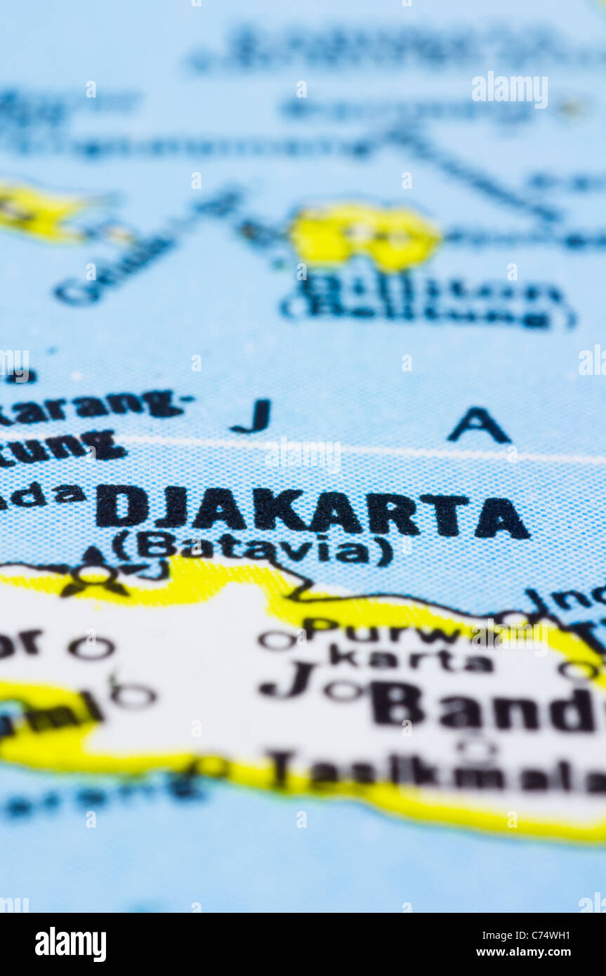 eine Nahaufnahme von Jakarta auf Karte, Hauptstadt von Indonesien, mit alten Namen "Batavia". Stockfoto