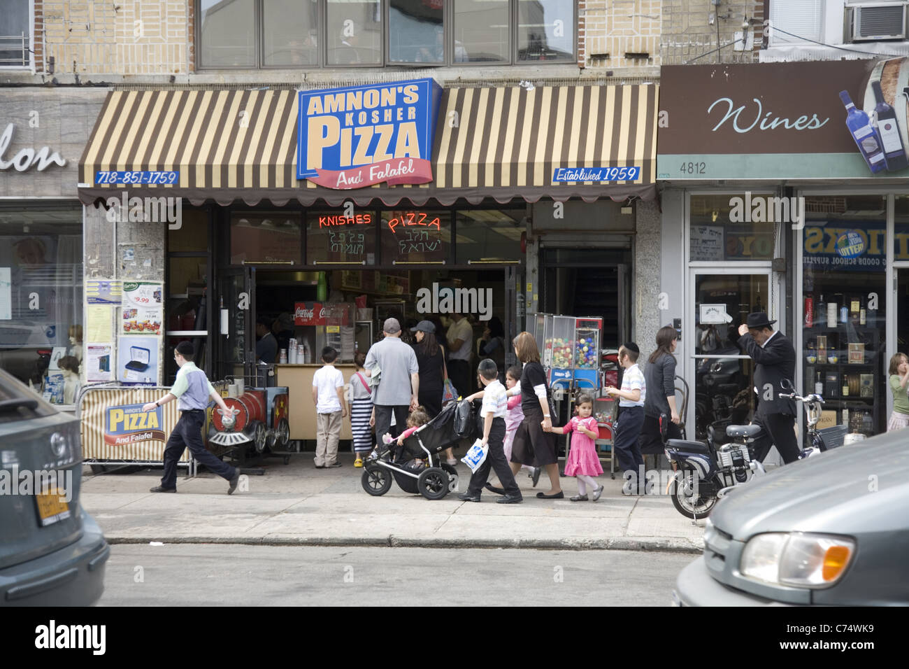 Koschere Pizzeria, 13. Ave., Borough Park, Brooklyn, NY. Stockfoto
