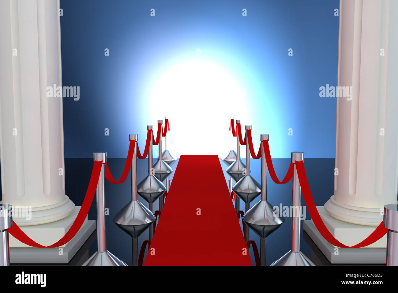 Roter Teppich mit Lichteffekt auf Hintergrund und zwei Spalten Stockfoto