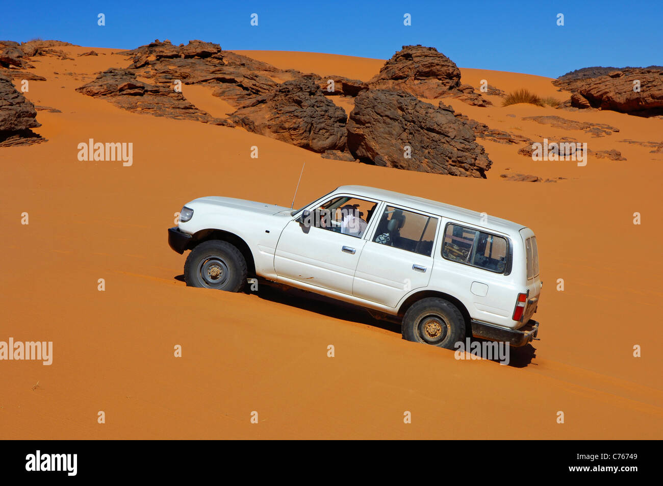 Off-Road-Fahrzeug stecken in der Wüste Sand, Sahara-Wüste, Libyen Stockfoto