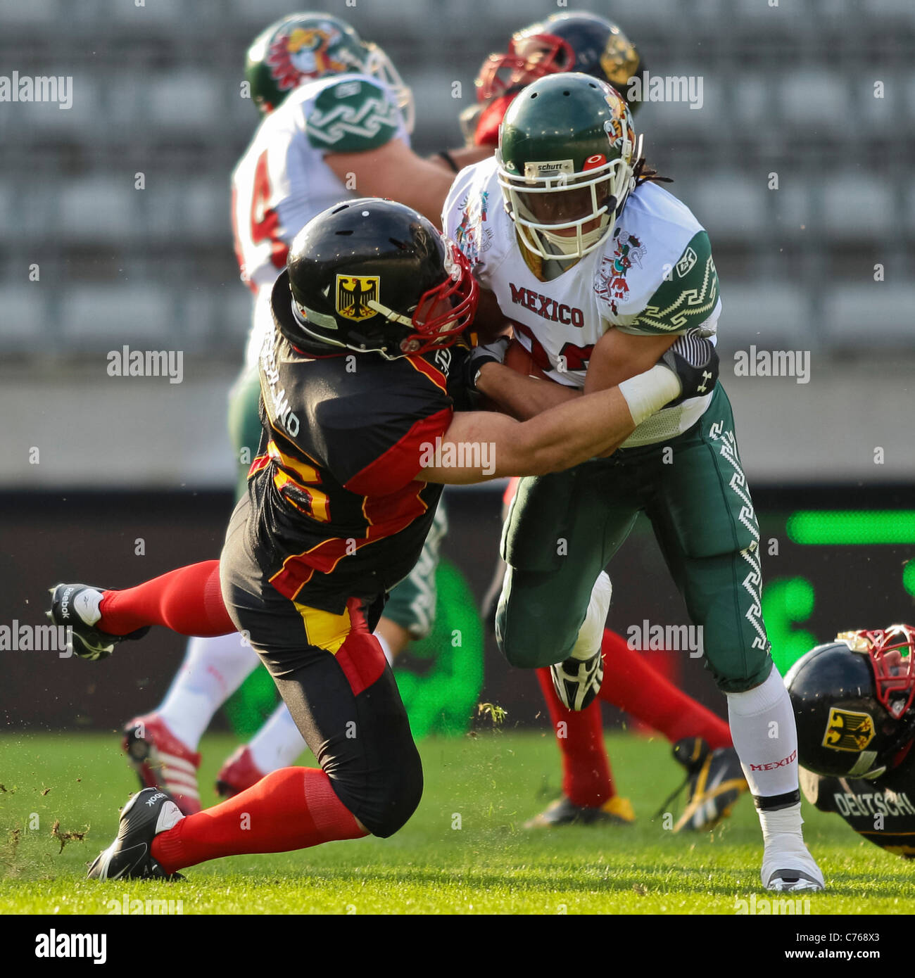 INNSBRUCK, Österreich - Juli 8 RB Jonathan Barrera (#23 Mexiko) läuft mit dem Ball bei der Fußball-Weltmeisterschaft Stockfoto