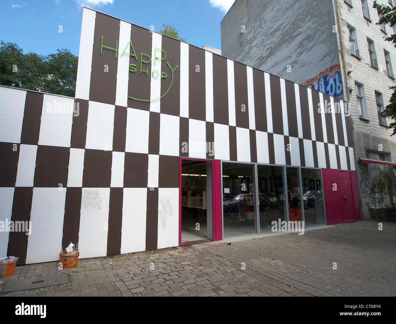 Neue hippe Mode Shop namens Happy Shop auf Torstraße im Bezirk Mitte Berlin Deutschland Stockfoto