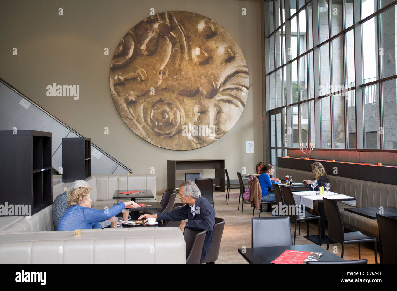 Cafe im neuen Gallo-römische Museum in Tongeren in Belgien Stockfoto