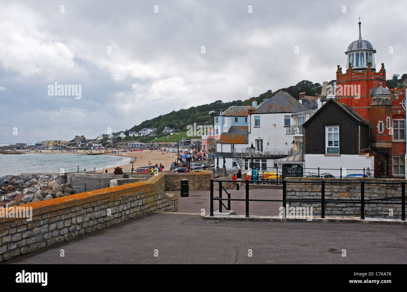 Lyme Regis Dorset Ansicht West entlang in Richtung The Cobb Cobb Gate Stockfoto