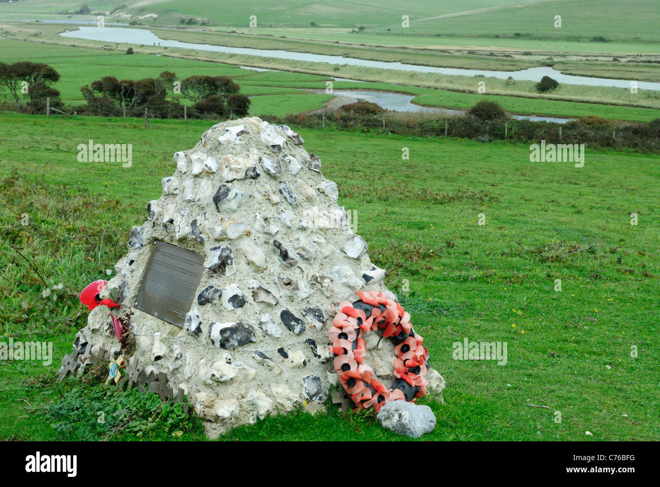Das Kriegerdenkmal in einem Feld in Seaford Haven, East Sussex, England, kanadische Truppen, die im Jahre 1940 durch feindliches Feuer getötet wurden. Stockfoto