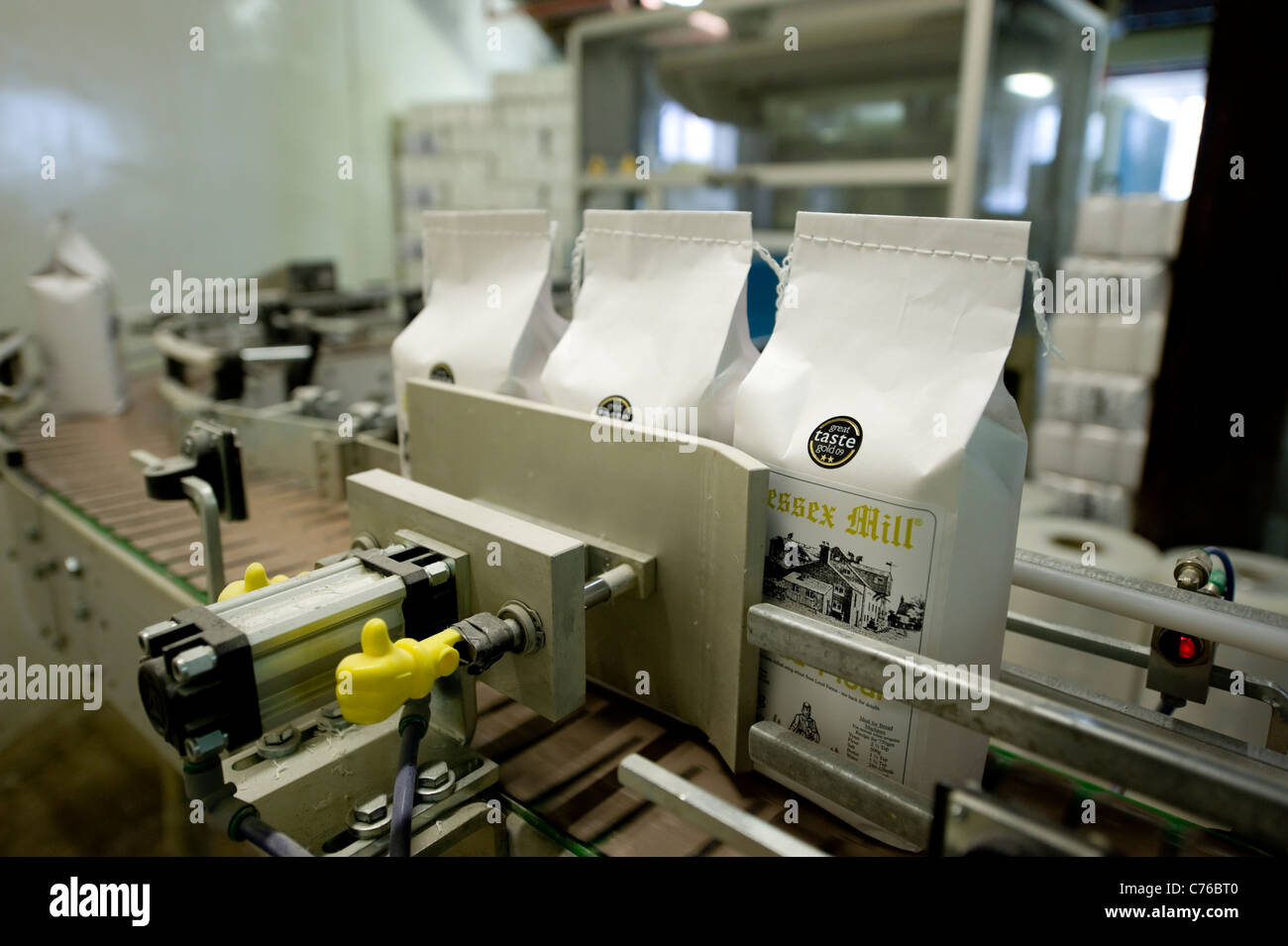 Wessex-Mühle in Wantage, eine der kleinsten Mühlen kommerziell Walzmiller Weizen Stockfoto