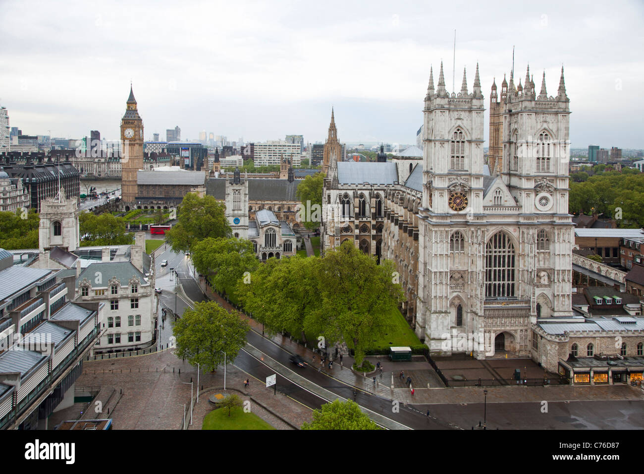 UK, London, Stadtbild mit Westminster Abby im Vordergrund Stockfoto