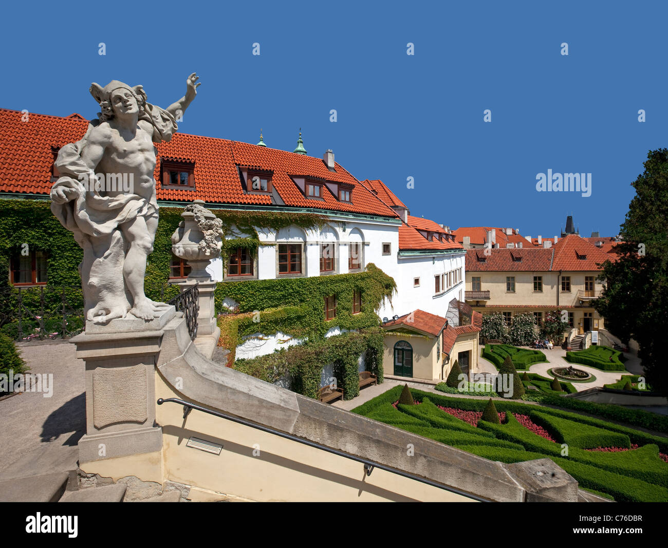 Skulpturen im Vrtbovska Garden in Prag Stockfoto