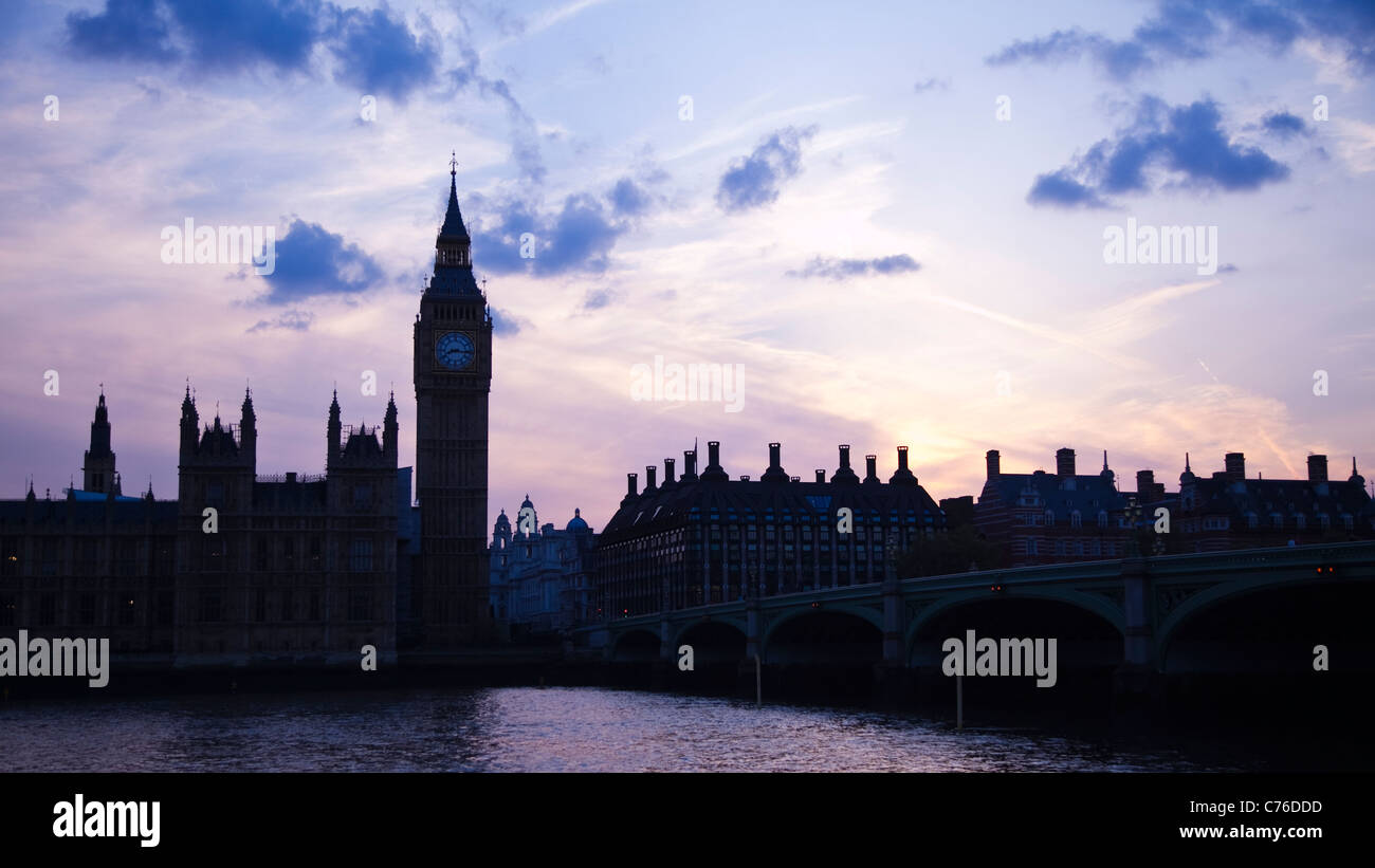 UK, London, Skyline mit Big Ben in der Abenddämmerung Stockfoto