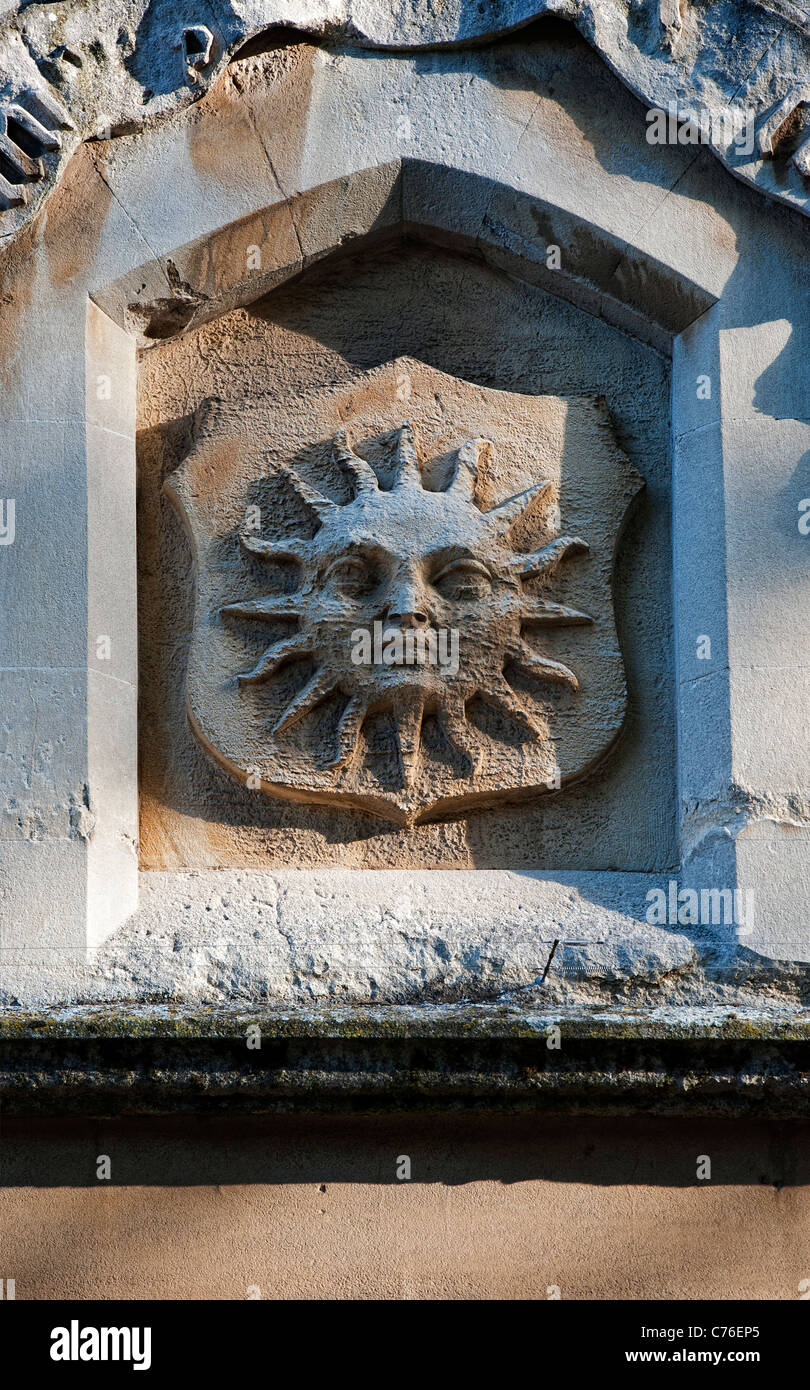 Stein-Sonne-Skulptur am Rathaus Banbury, Oxfordshire, England Stockfoto