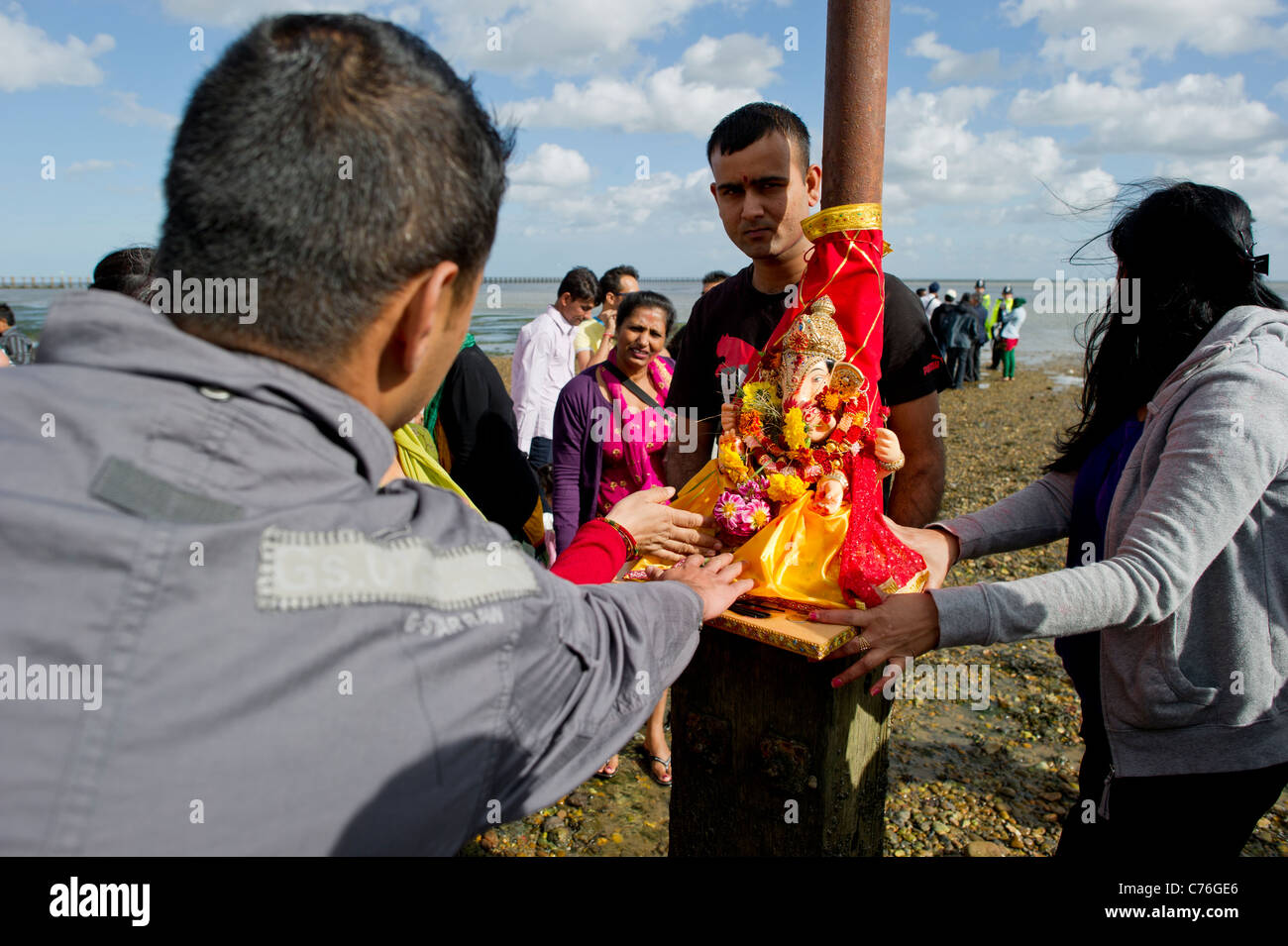 Die hinduistischen Ganesh Festival findet jedes Jahr in Shoeburyness, Essex. In diesem Jahr etwa 15.000 Anhänger nahmen an der Zeremonie. Stockfoto