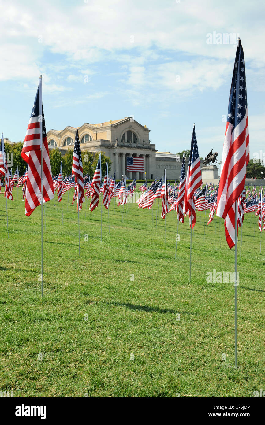 Fast Flaggen 3000 jedes mit Namen der Opfer von 9 / 11 Welle außerhalb St. Louis Art Museum. 13. September 2011 in Saint Louis Stockfoto
