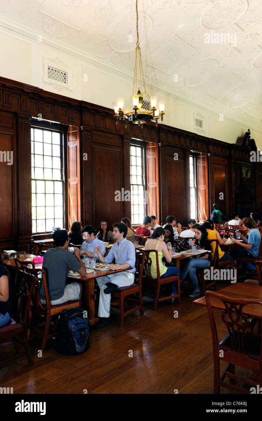 Yale University Summer School Studenten in Davenport Wohn Speisesaal. Stockfoto