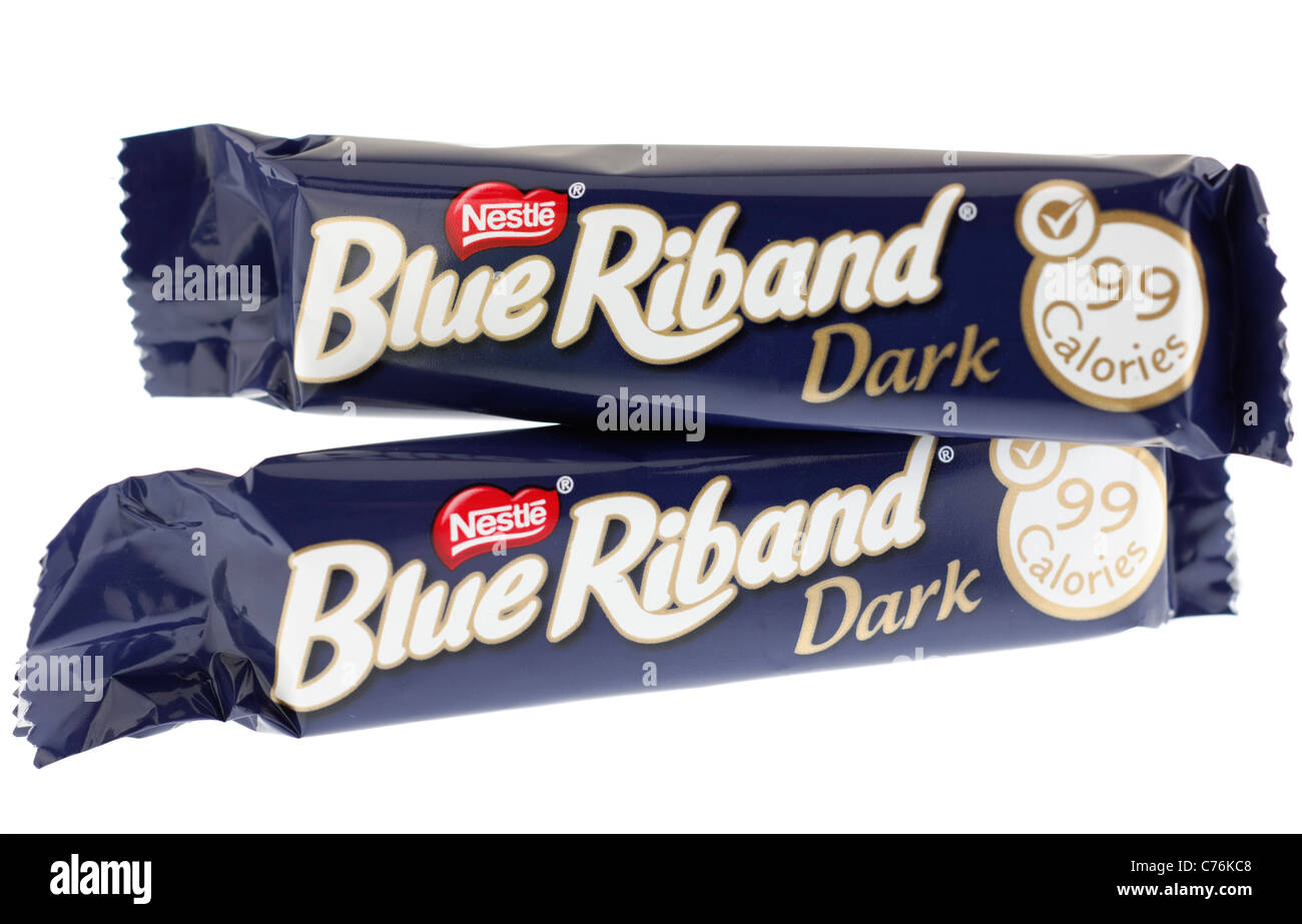 Zwei blaue Band Nestle dunkle Schokolade Wafer bars Stockfoto