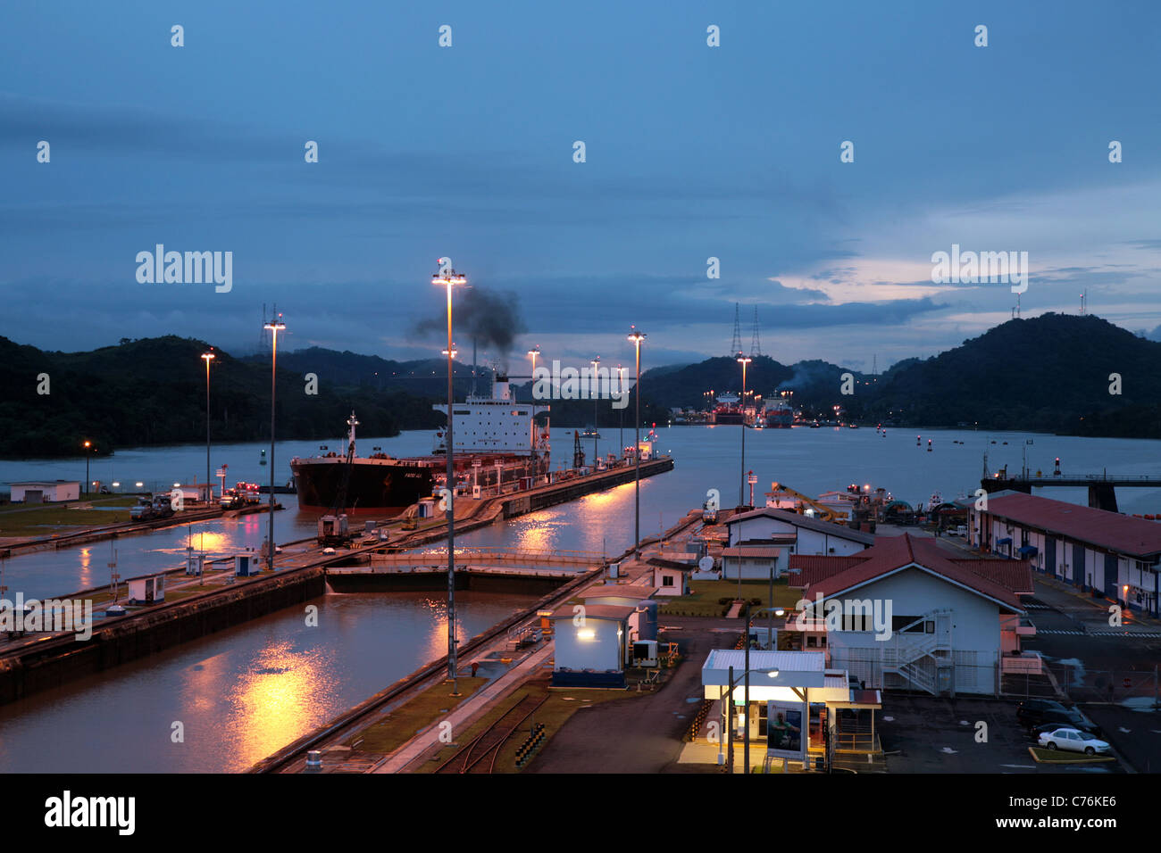 Blick auf den Panama-Kanal zeigt den normalen Betrieb in die reguläre Arbeit des Weges getan. Stockfoto