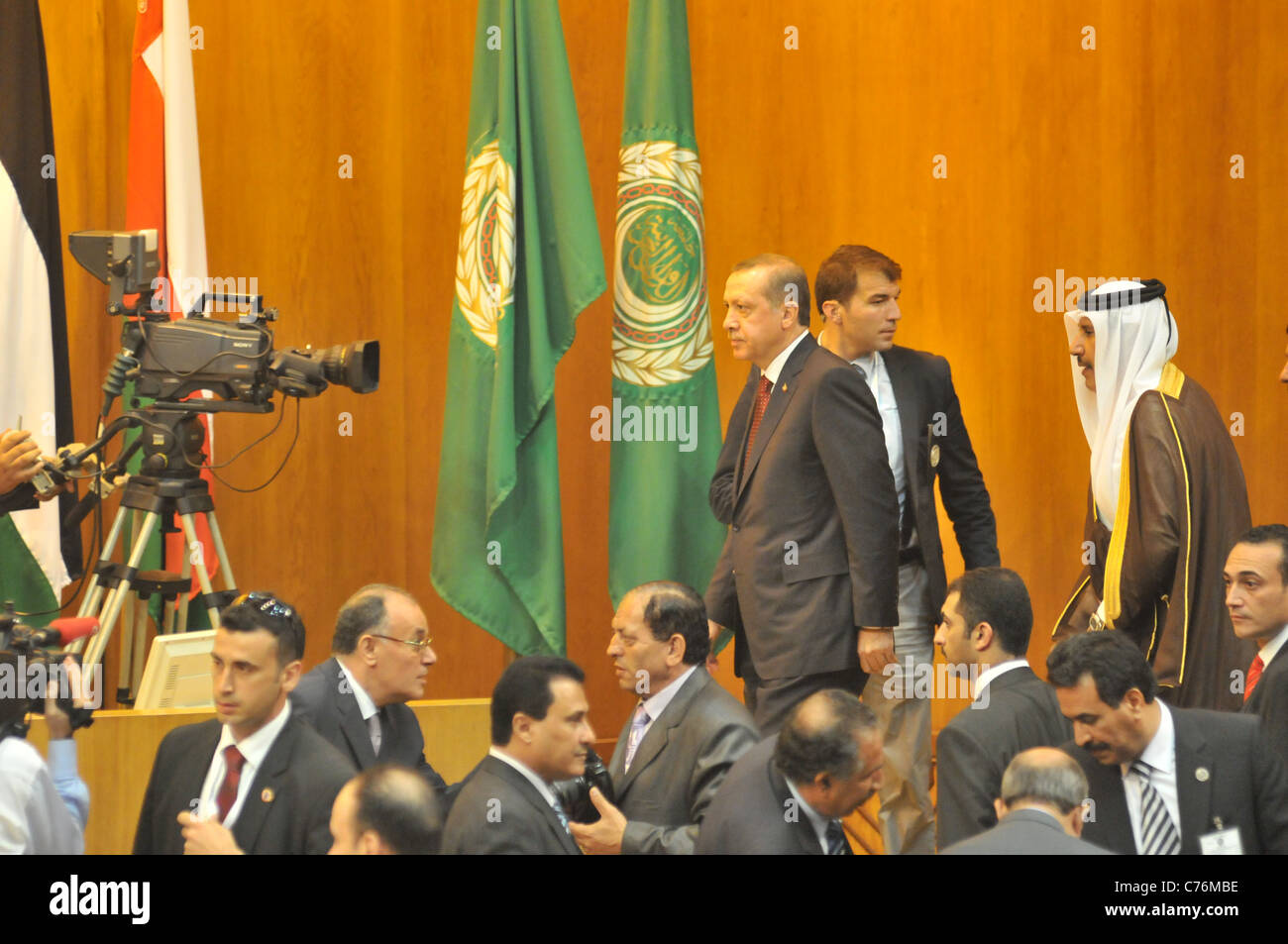 Türkisch Uhr Erdogan befasst sich mit der arabischen Liga bei seinem Besuch in Ägypten, wo er auch mit Ägyptens Militärherrscher Tantawi traf. Stockfoto