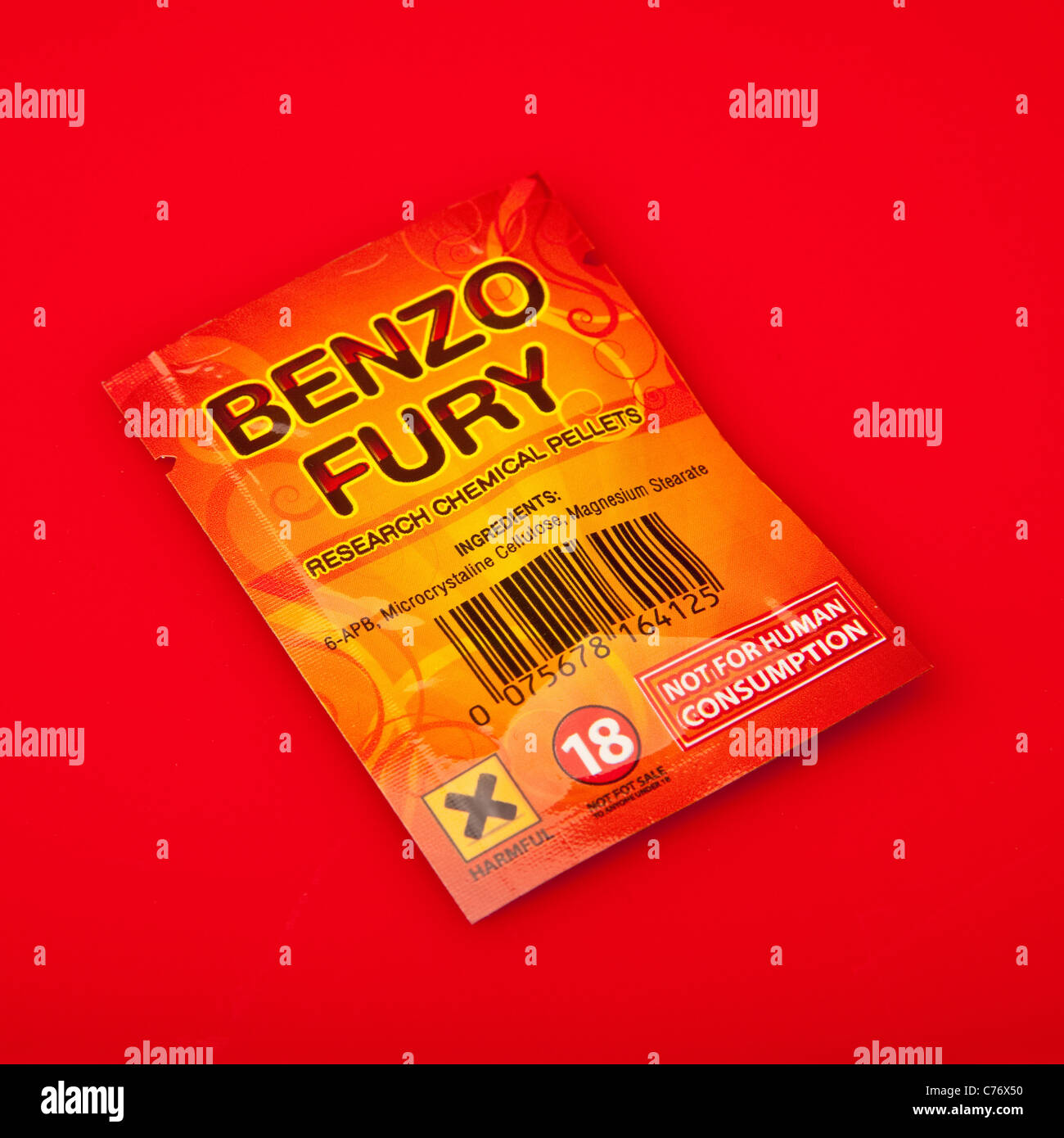 Paket von Benzo Fury, 6-APDB ist eine rechtliche hoch oder "Research Chemical" mit ähnlicher Wirkung zu den illegalen Droge MDMA und Ekstase. Stockfoto