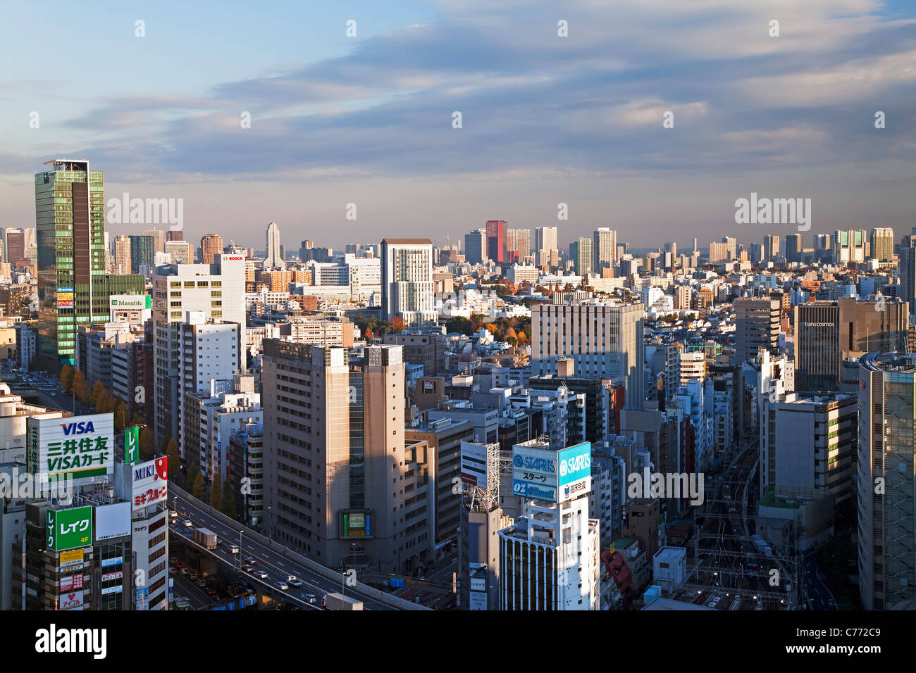 Asien, Japan, Tokyo, Tokyo Skyline vom Stadtteil Shibuya - erhöhte Stockfoto