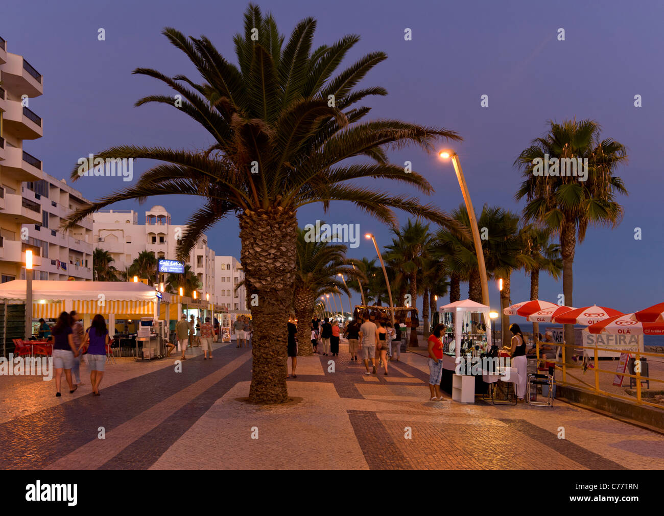 portugal-algarve-promenade-quarteira-fotos-und-bildmaterial-in-hoher